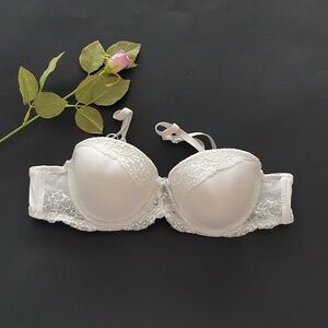 NWOT Women’s Elegant White Lace Convertible Bra